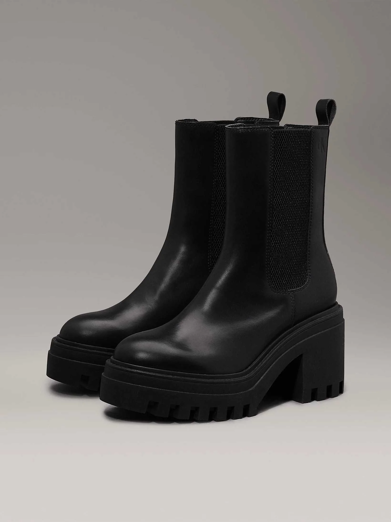 Calvin Klein - CHUNKY HEELED CHELSEA LTH Calvin Klein - CHUNKY HEELED CHELSEA LTH