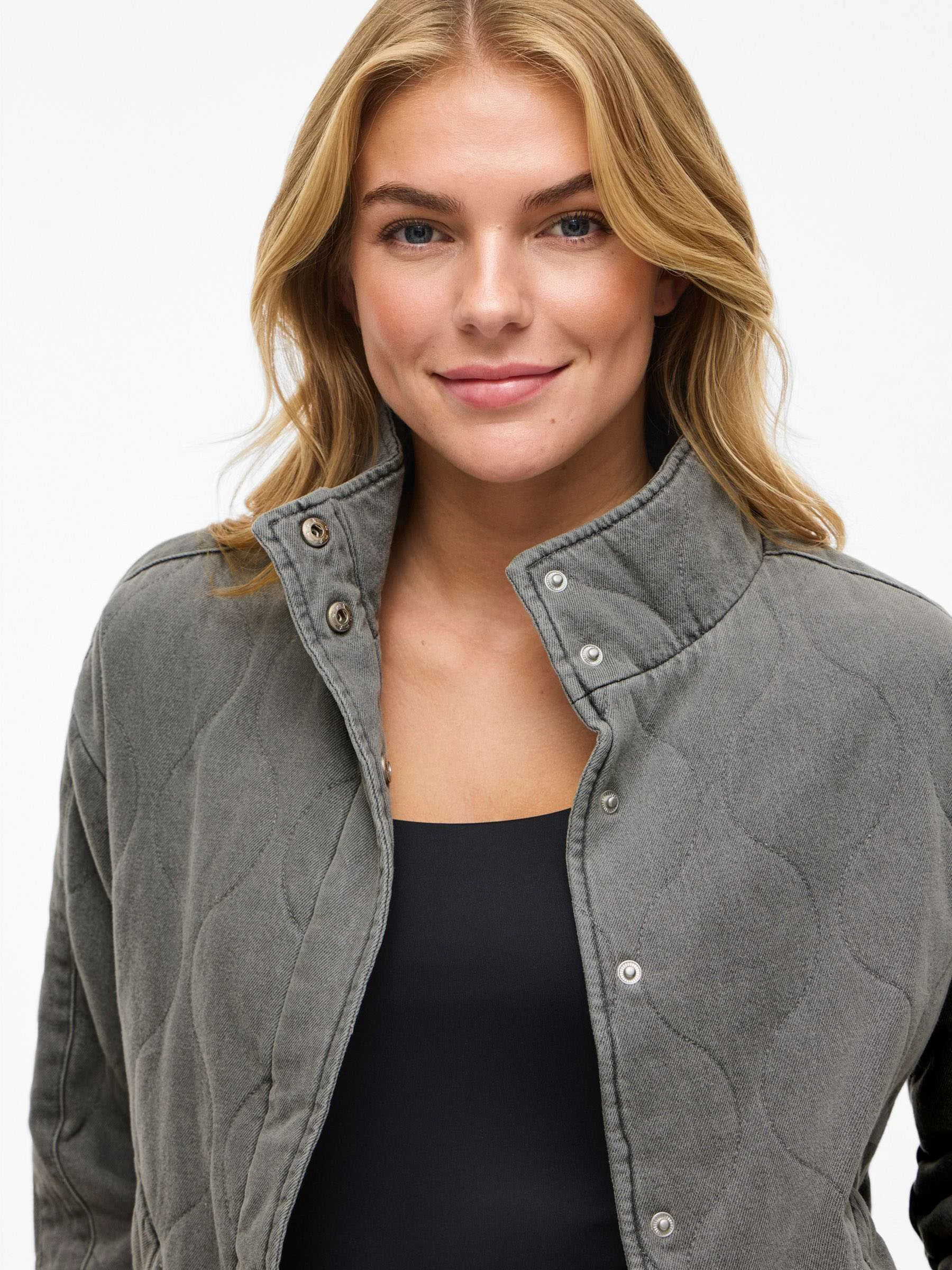 VILA - VIAMBELLA QUILTED DENIM JACKET... VILA - VIAMBELLA QUILTED DENIM JACKET...