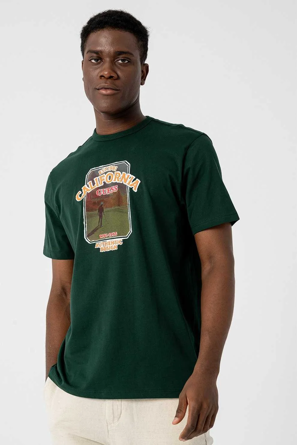 GUESS - SS CN PANORAMA HD LOGO TEE GUESS - SS CN PANORAMA HD LOGO TEE