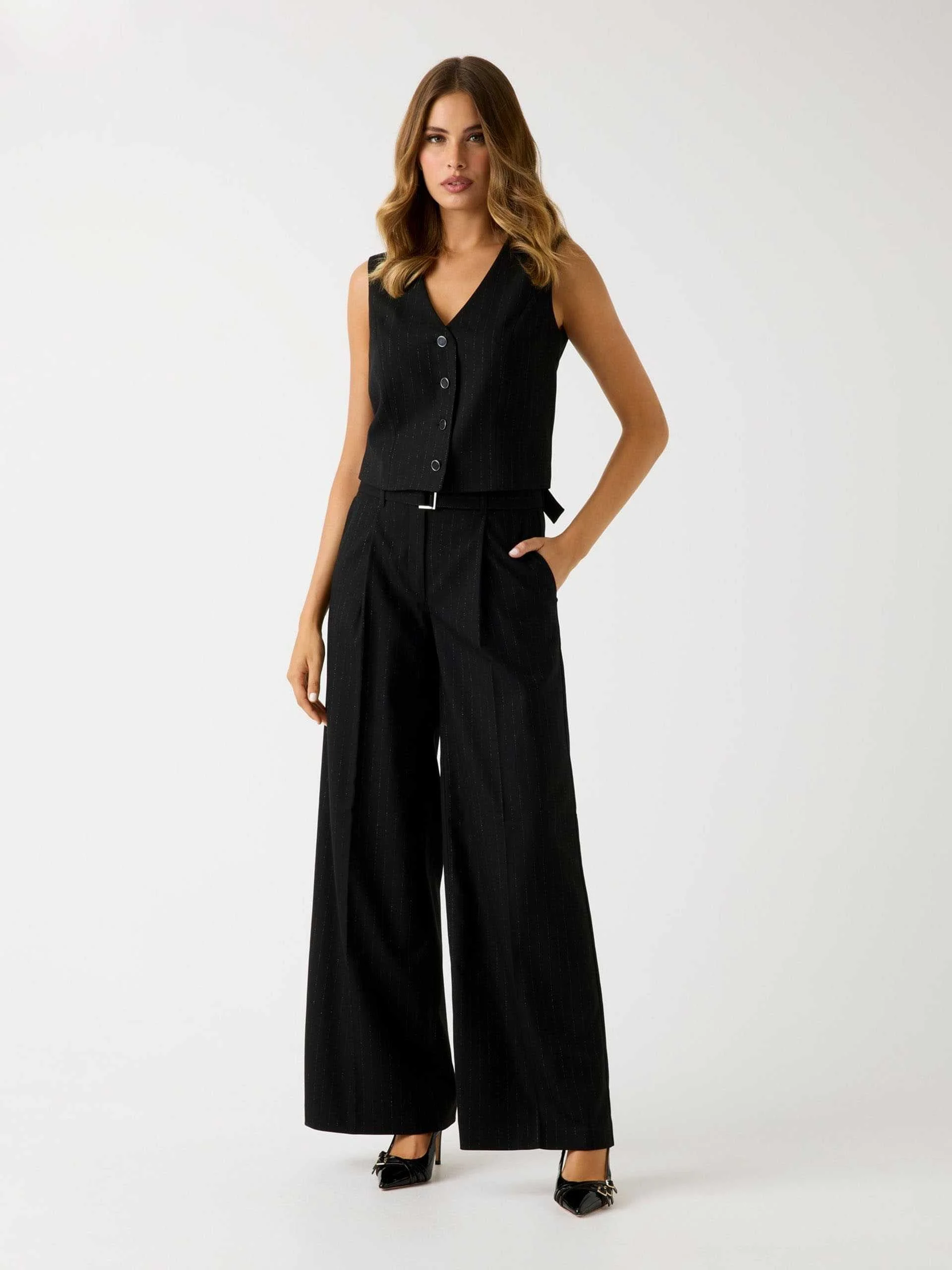 GUESS - ZANITA PIN STRIPE RELAXED PANT GUESS - ZANITA PIN STRIPE RELAXED PANT