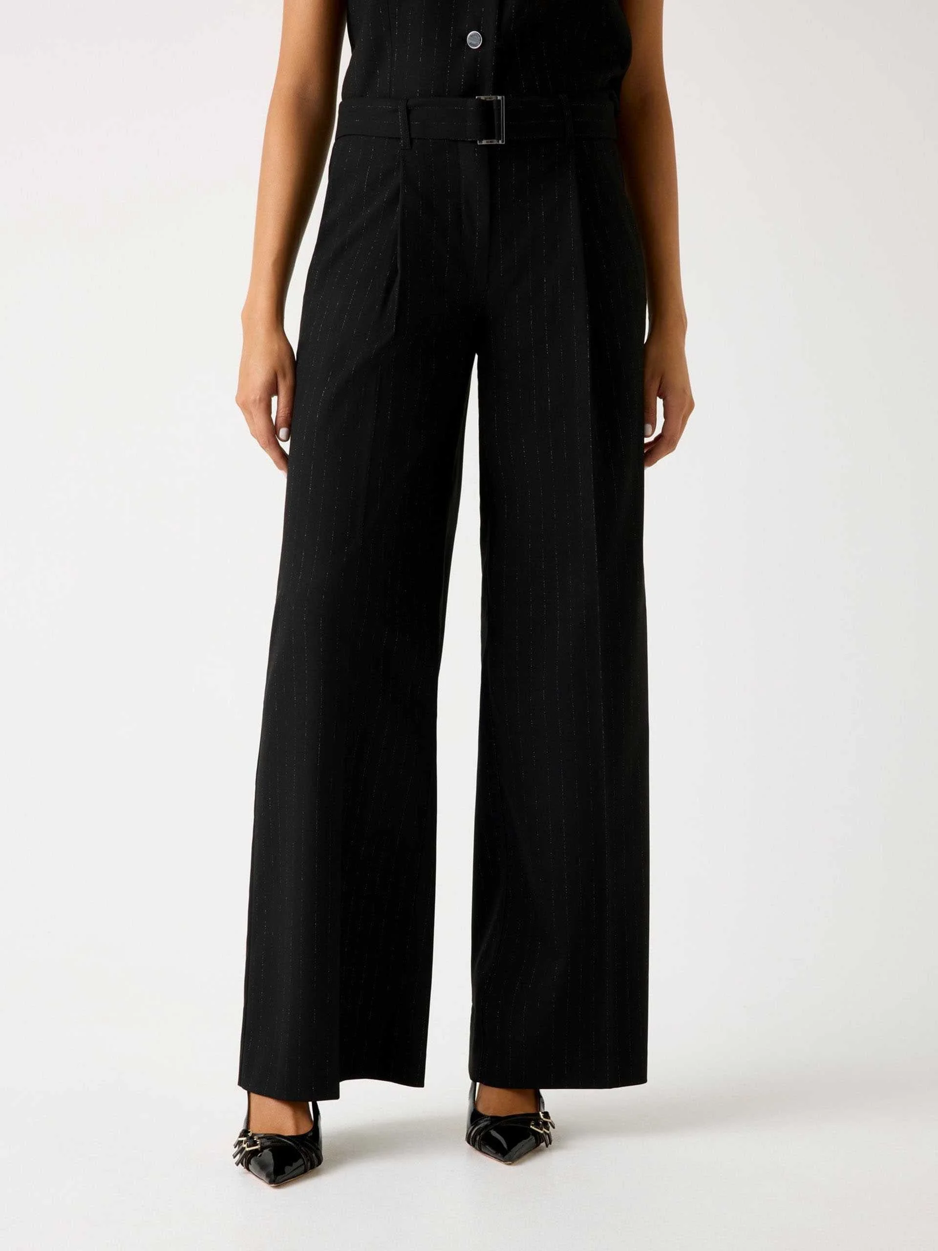 GUESS - ZANITA PIN STRIPE RELAXED PANT GUESS - ZANITA PIN STRIPE RELAXED PANT