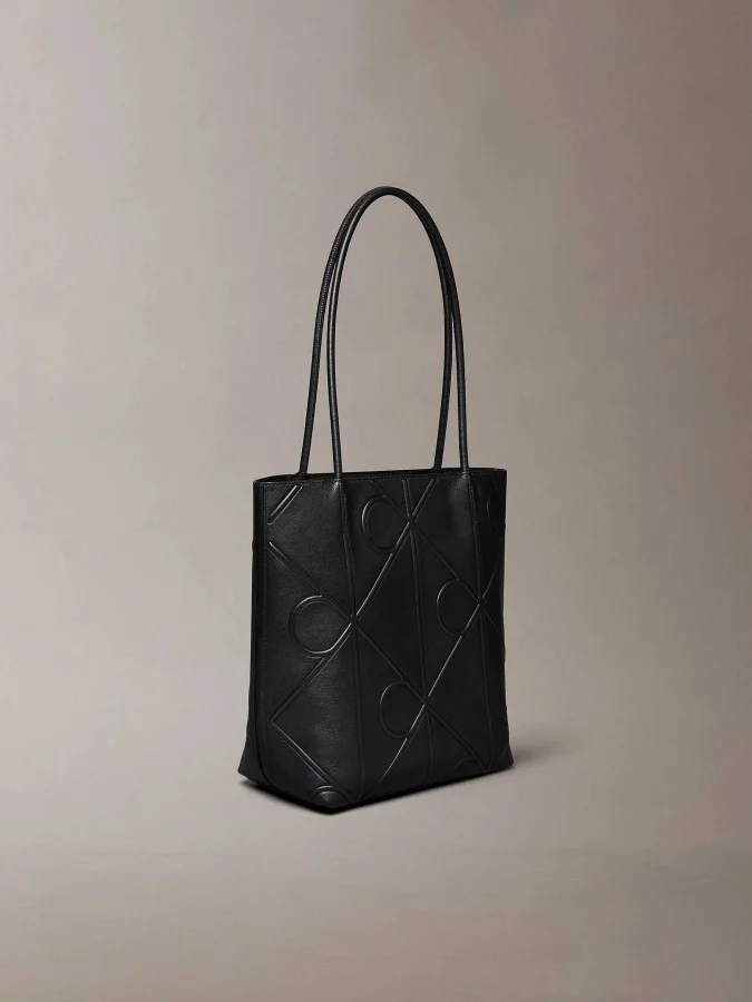Calvin Klein - EMBLEM AOP... 2