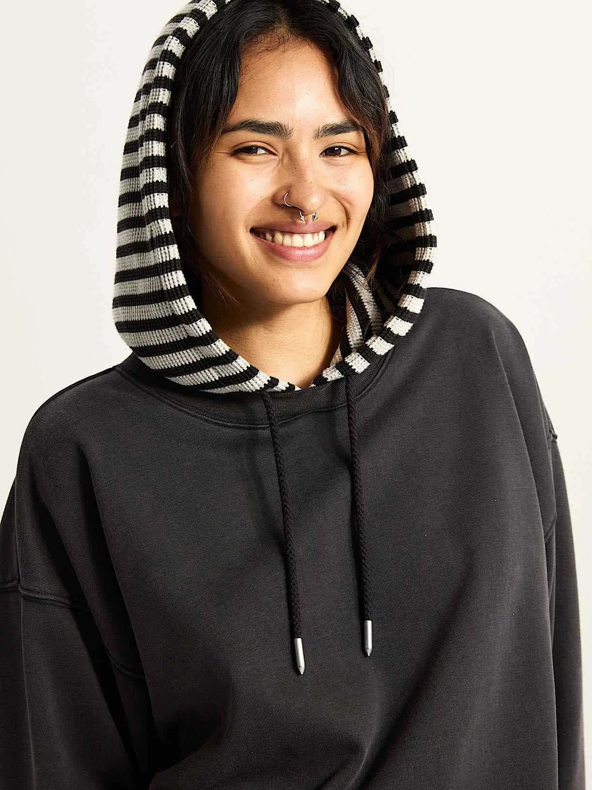 VANS - Effy Hooded Crew Black VANS - Effy Hooded Crew Black