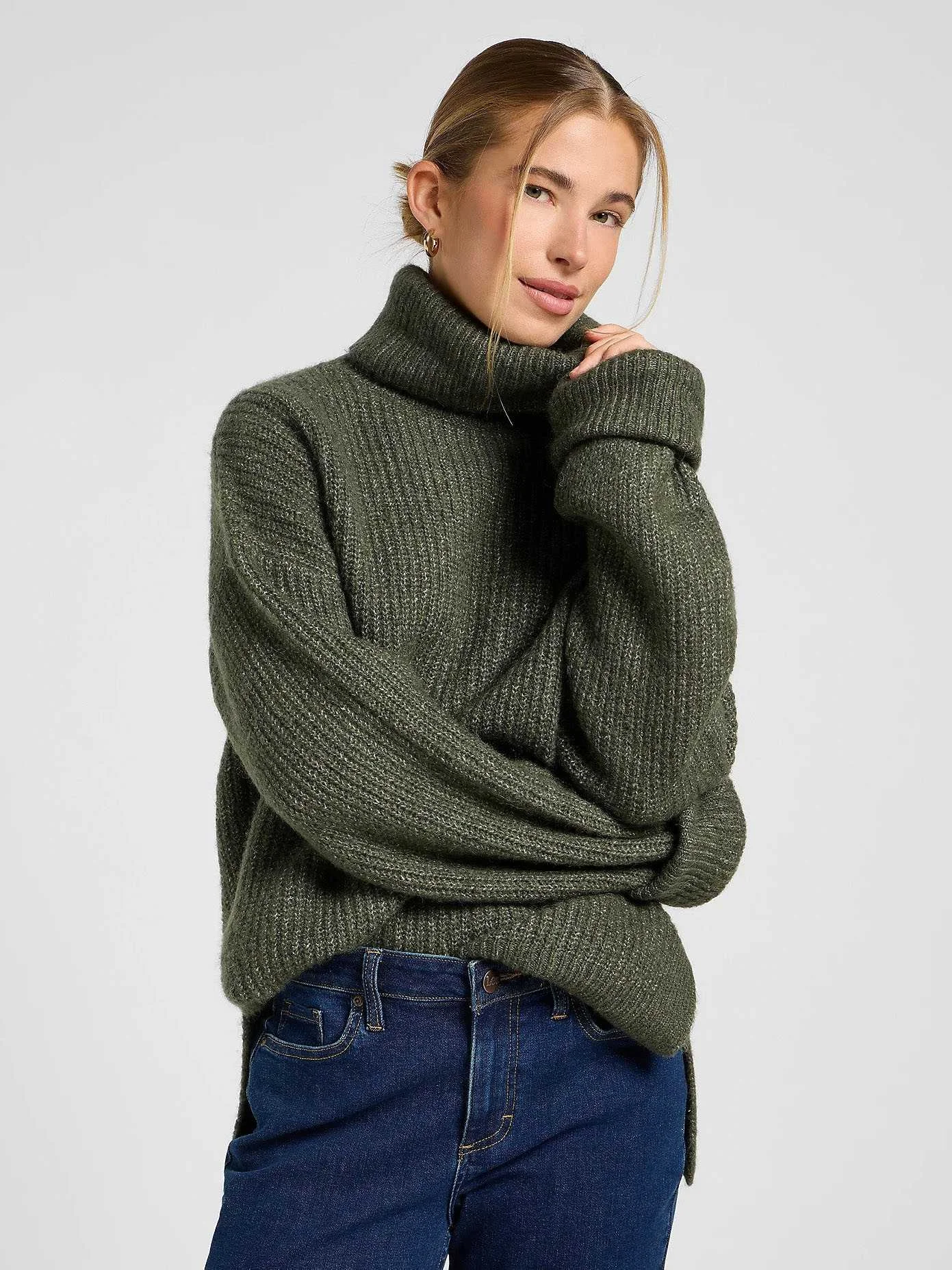 Lee - WIDE CUFF TURTLE NECK Lee - WIDE CUFF TURTLE NECK