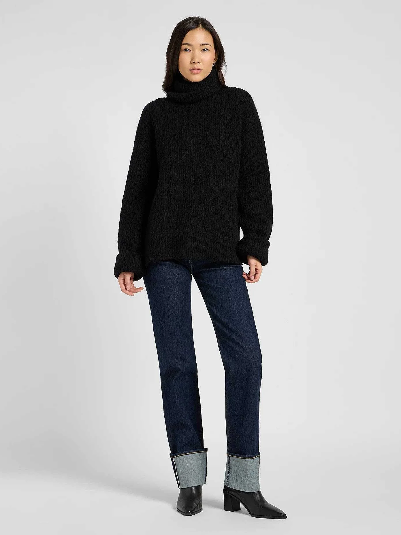 Lee - WIDE CUFF TURTLE NECK Lee - WIDE CUFF TURTLE NECK