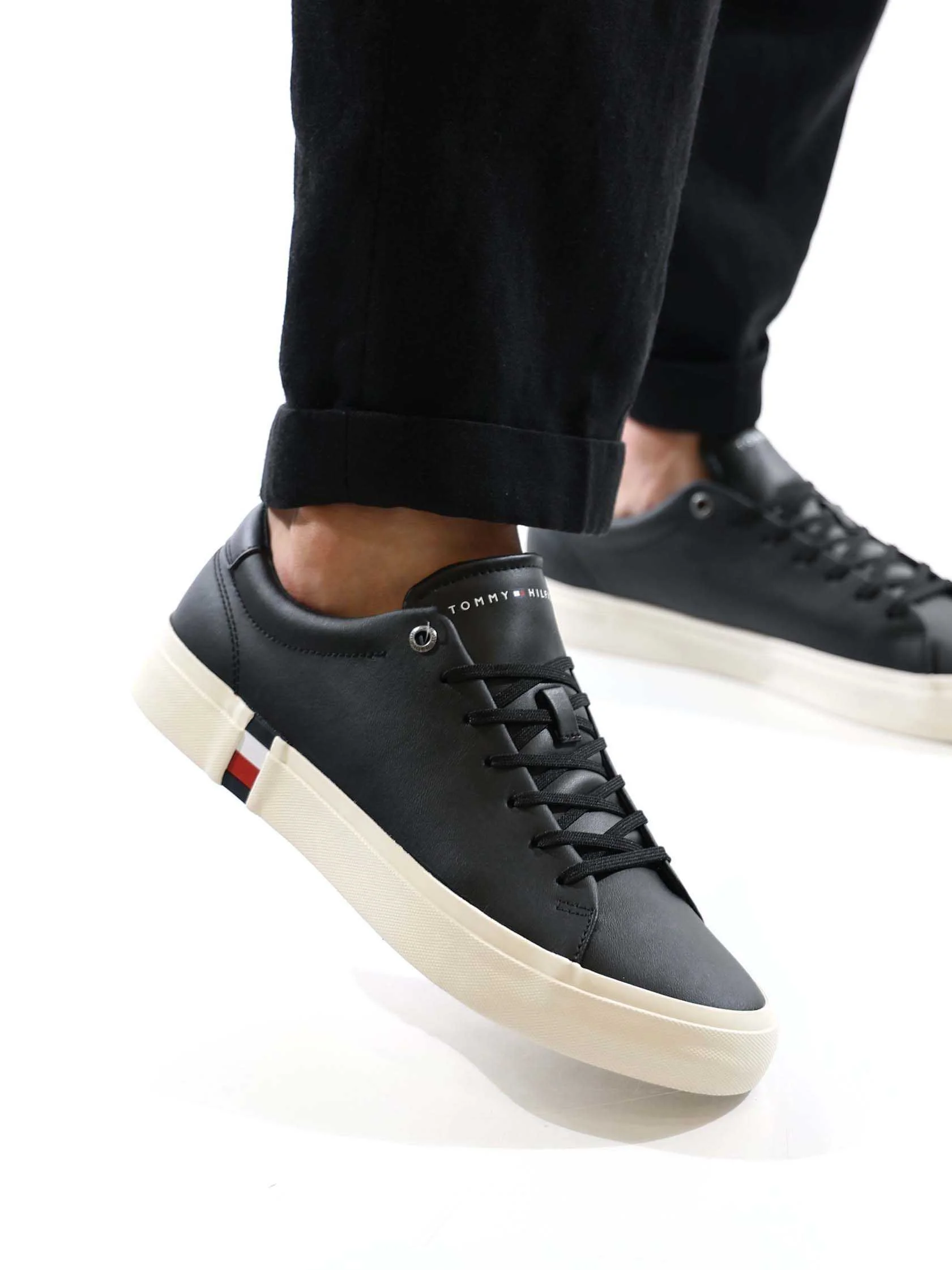 Tommy Hilfiger - CORPORATE LEATHER... Tommy Hilfiger - CORPORATE LEATHER...