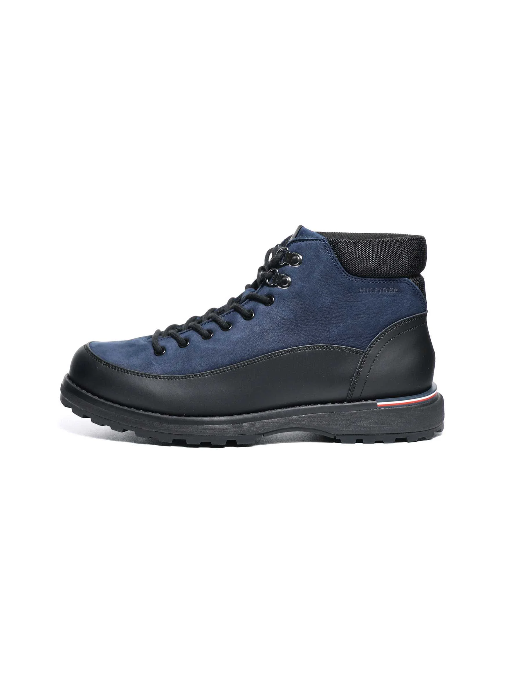Tommy Hilfiger - CORPORATE OUTDOOR... Tommy Hilfiger - CORPORATE OUTDOOR...