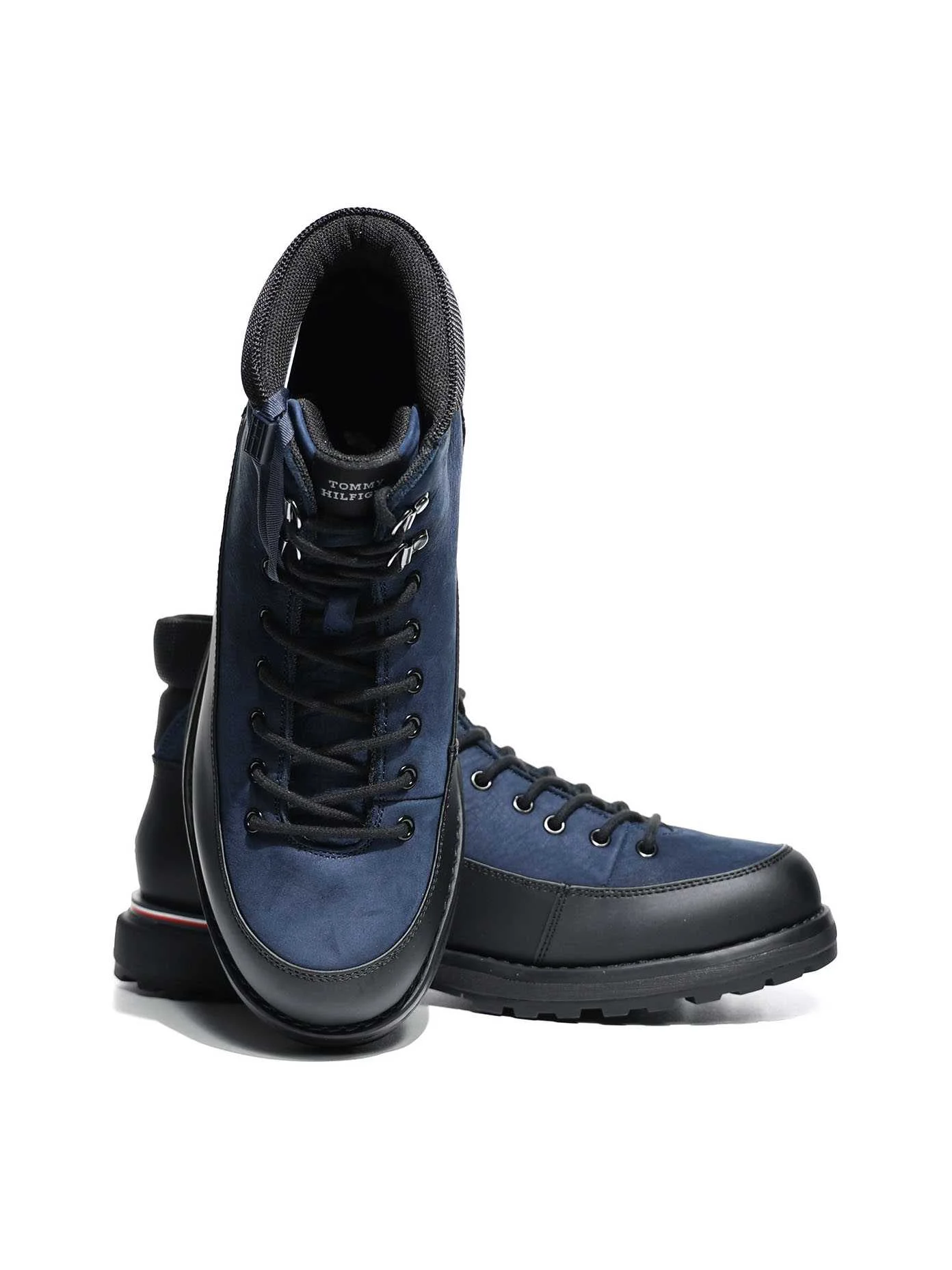 Tommy Hilfiger - CORPORATE OUTDOOR... Tommy Hilfiger - CORPORATE OUTDOOR...