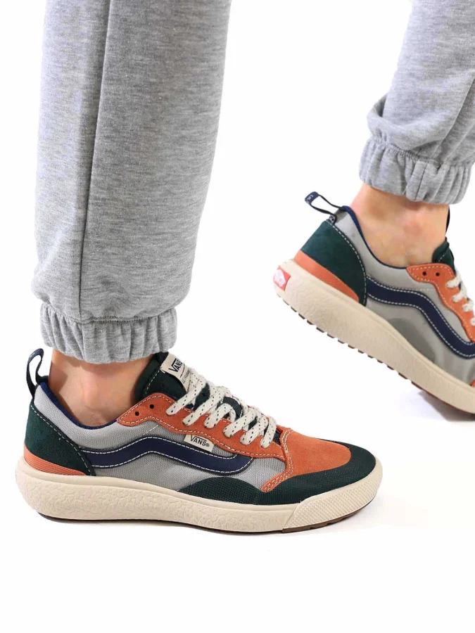 *VANS - UA UltraRange EXO... 2