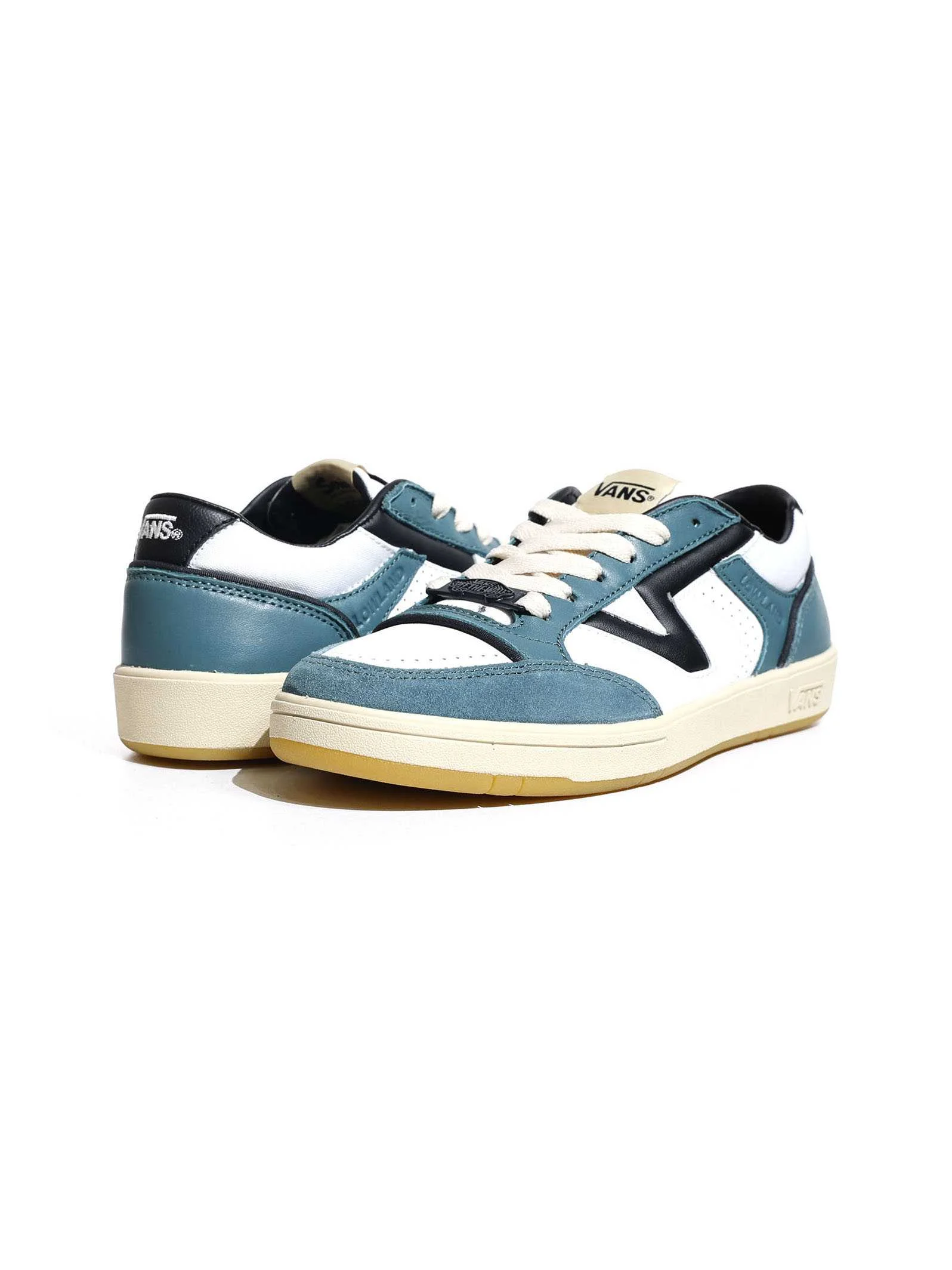 VANS - UA Lowland CC JMP SERIO... VANS - UA Lowland CC JMP SERIO...