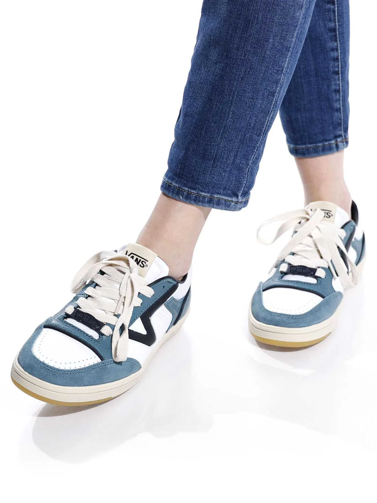 VANS - UA Lowland CC JMP SERIO... VANS - UA Lowland CC JMP SERIO...