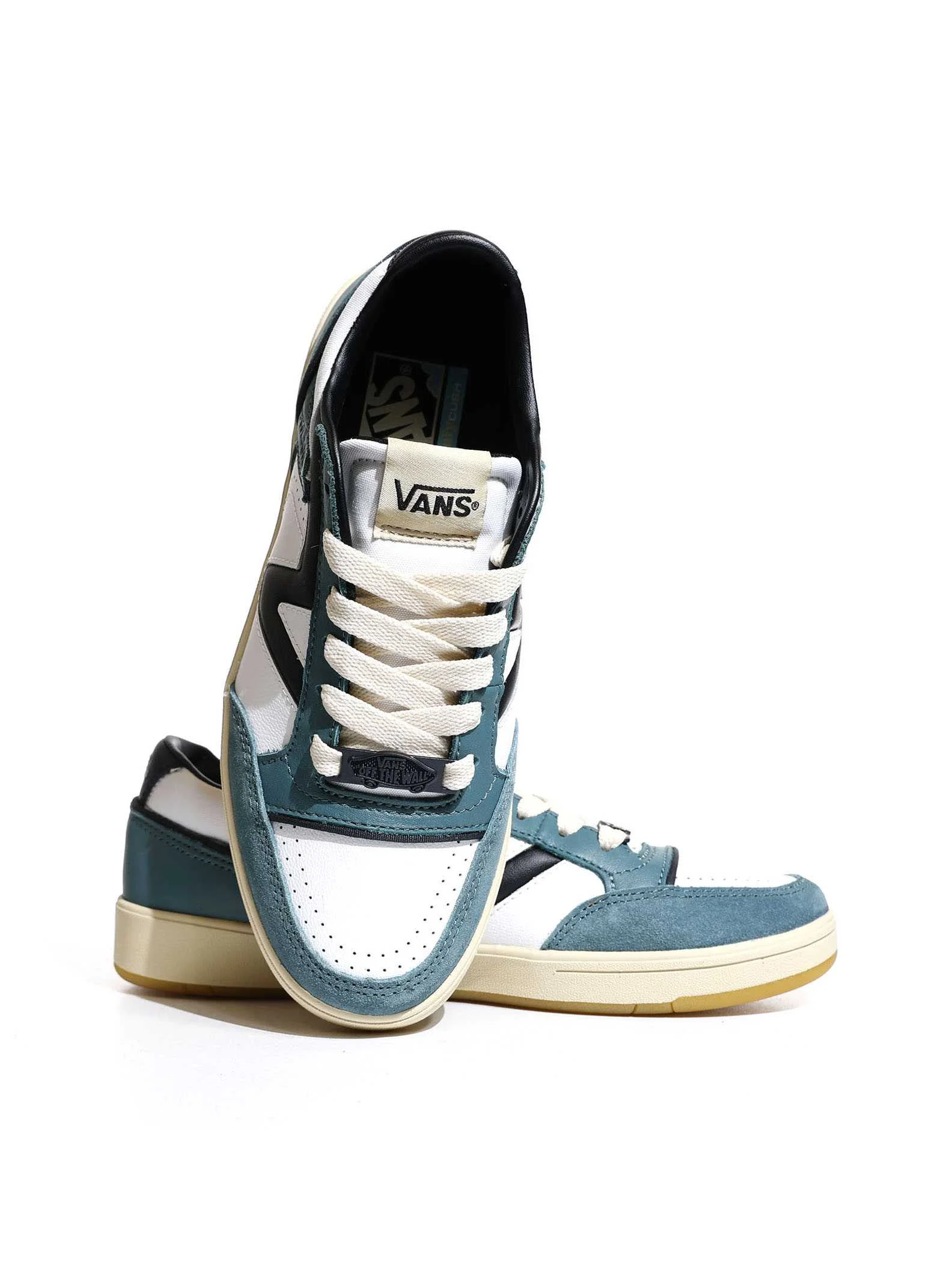 VANS - UA Lowland CC JMP SERIO... VANS - UA Lowland CC JMP SERIO...