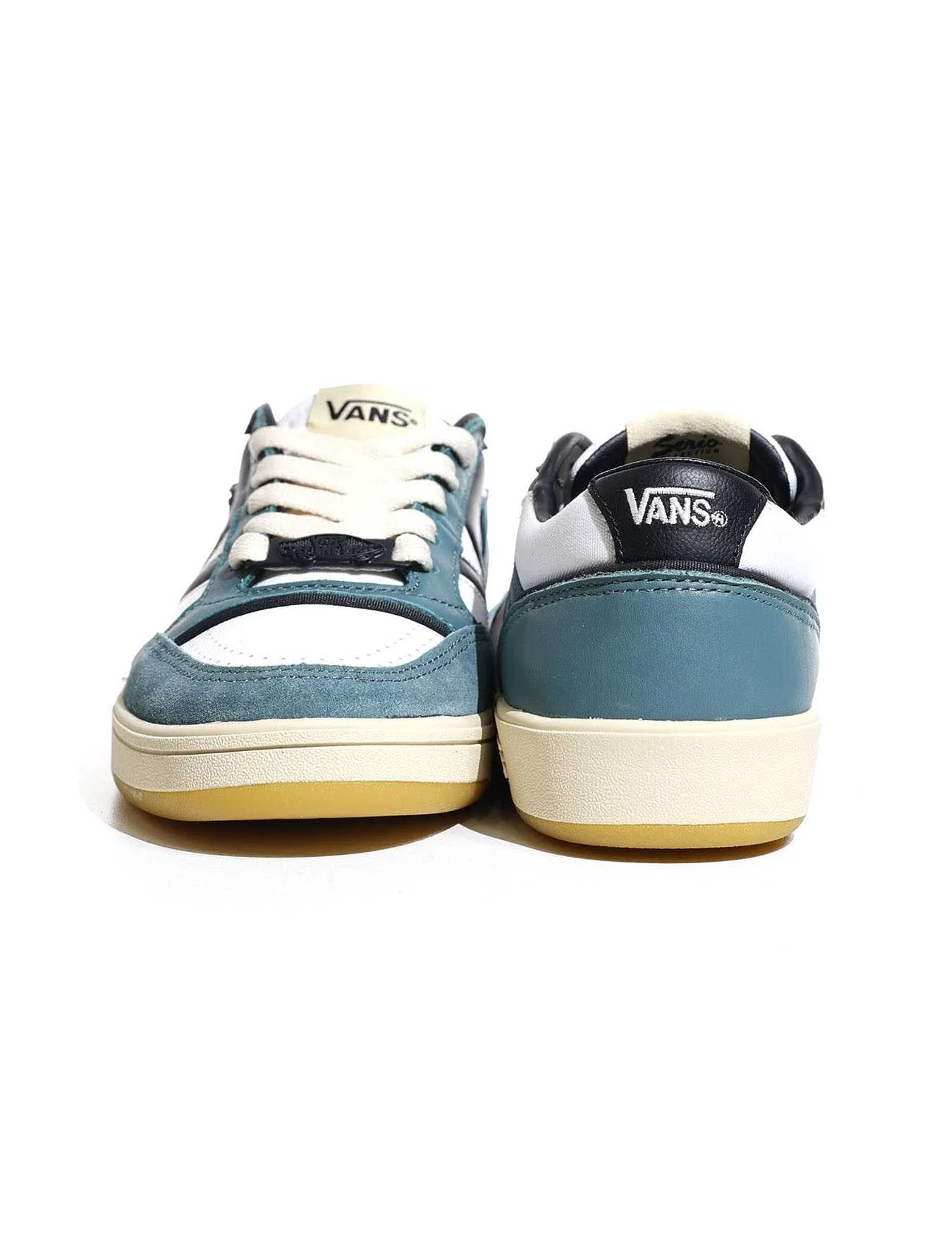 VANS - UA Lowland CC JMP SERIO... VANS - UA Lowland CC JMP SERIO...