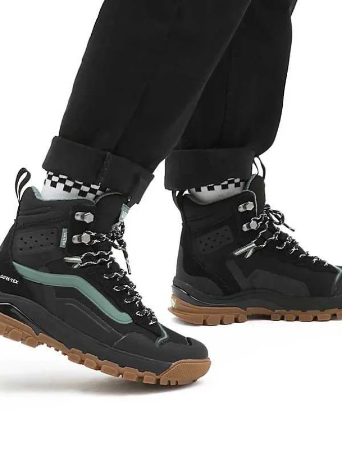 VANS - UA UltraRange EXO Hi... 2