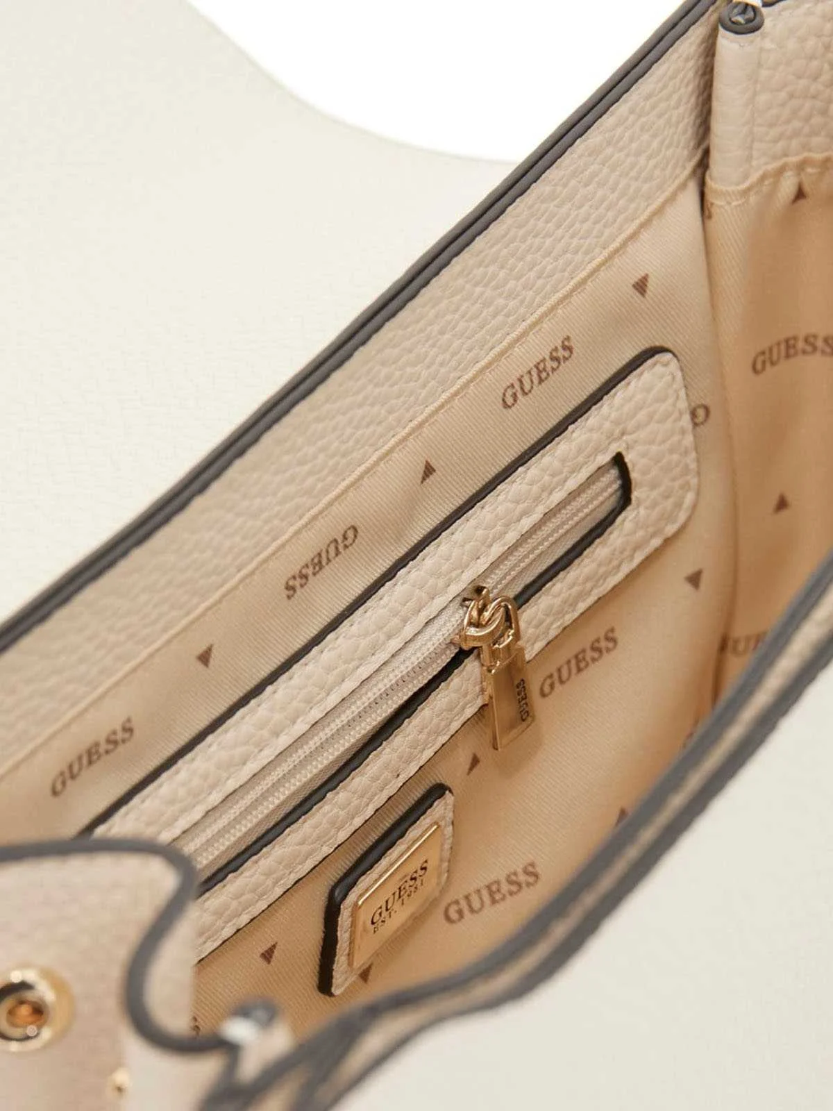 GUESS - CALISTA CONVERTIBLE XBODY FLAP GUESS - CALISTA CONVERTIBLE XBODY FLAP