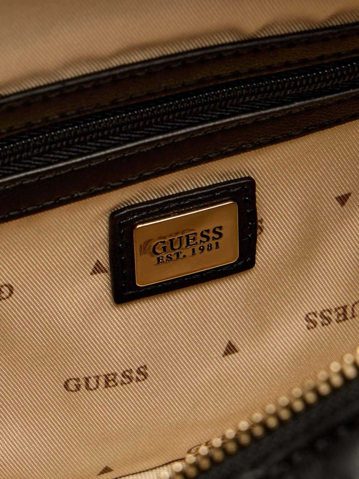 GUESS - GIULLY II SHOULDER SATCHEL GUESS - GIULLY II SHOULDER SATCHEL