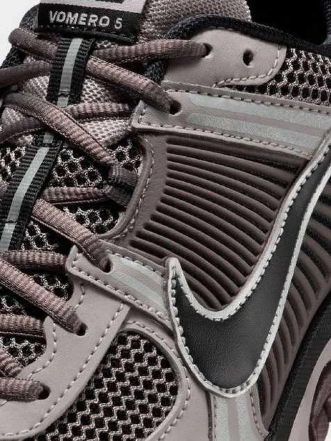 Nike - NIKE ZOOM VOMERO 5 2