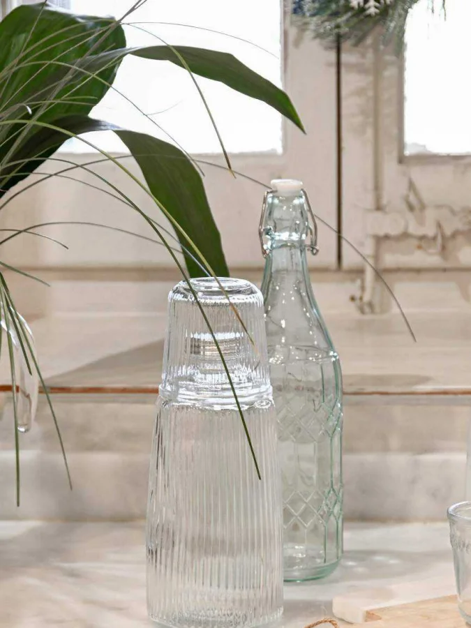 Item International -...