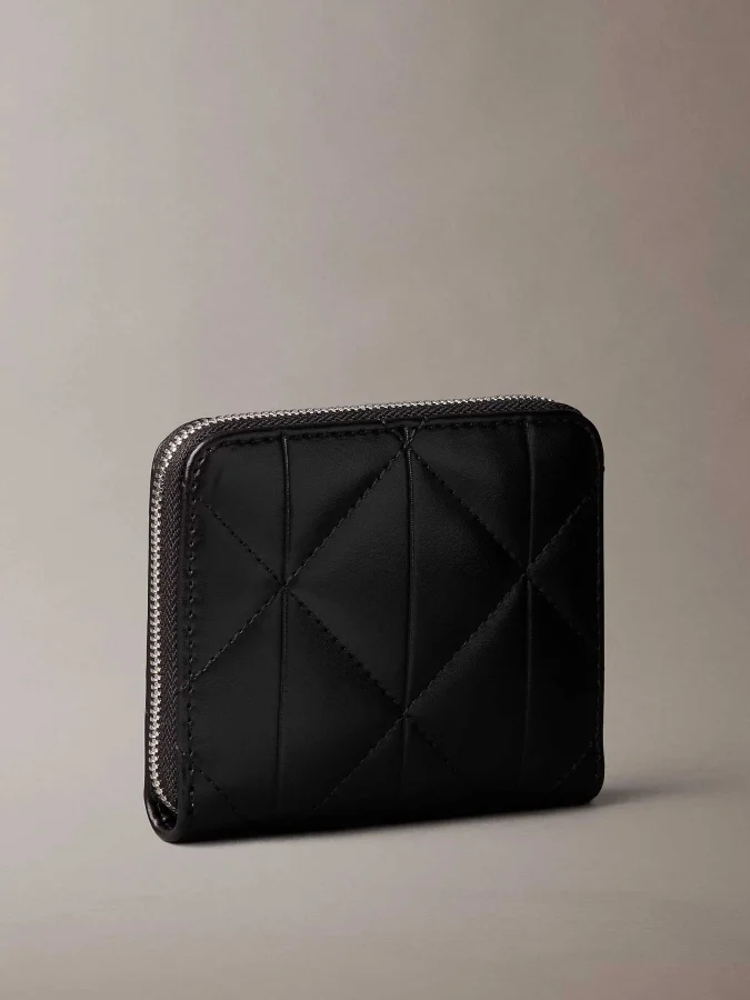 CALVIN KLEIN - QUILTED... 2