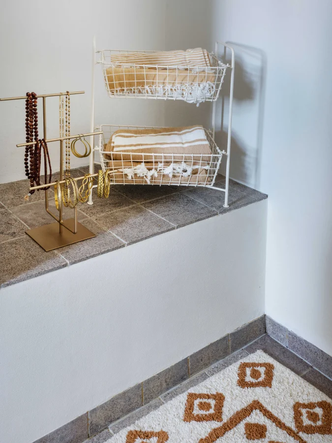 Madam Stolz - Orange Rug,... 2