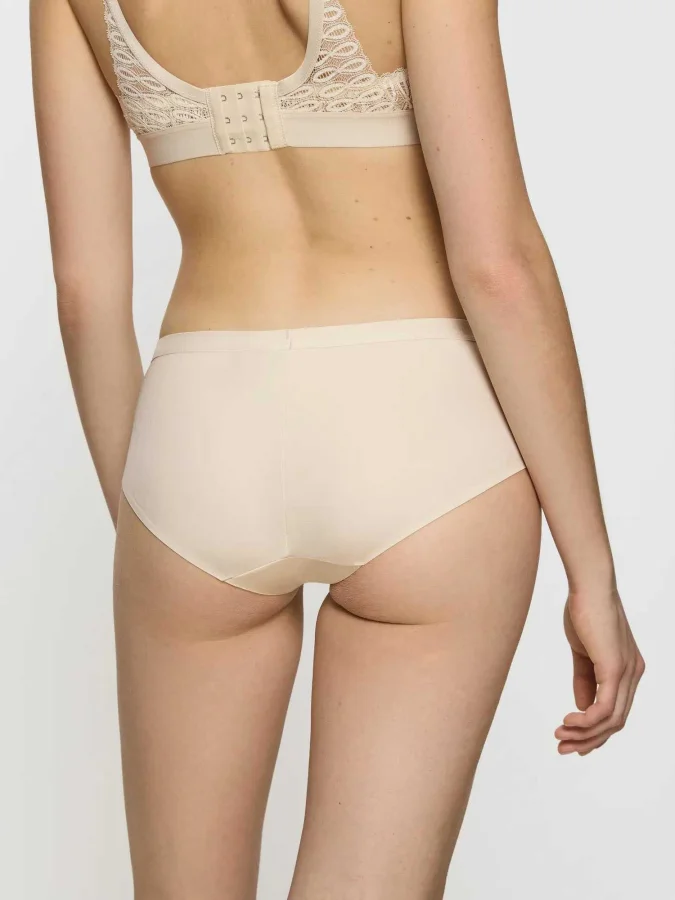 Triumph - Aura Spotlight Maxi 2