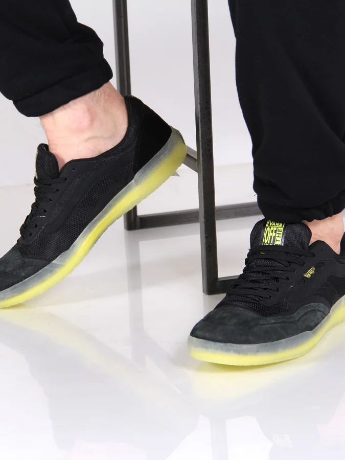 VANS - MN Ave 2