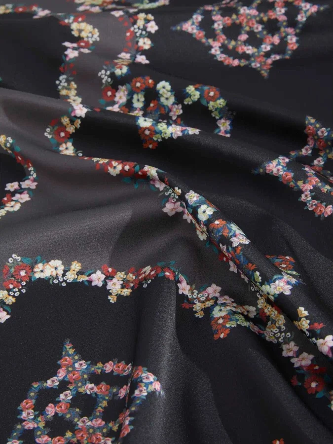 GUESS - KEFIAH MAX 130X130 2