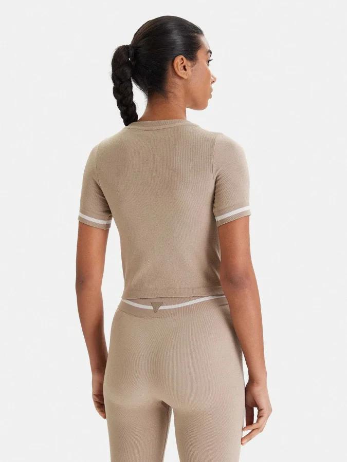 GUESS - PEPI 4G SEAMLESS SS... 2