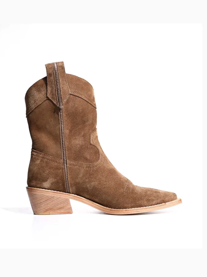 ATRIO X RUSO DANELIA