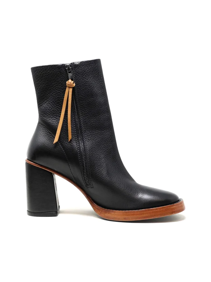 ATRIO X RUSO DANELIA