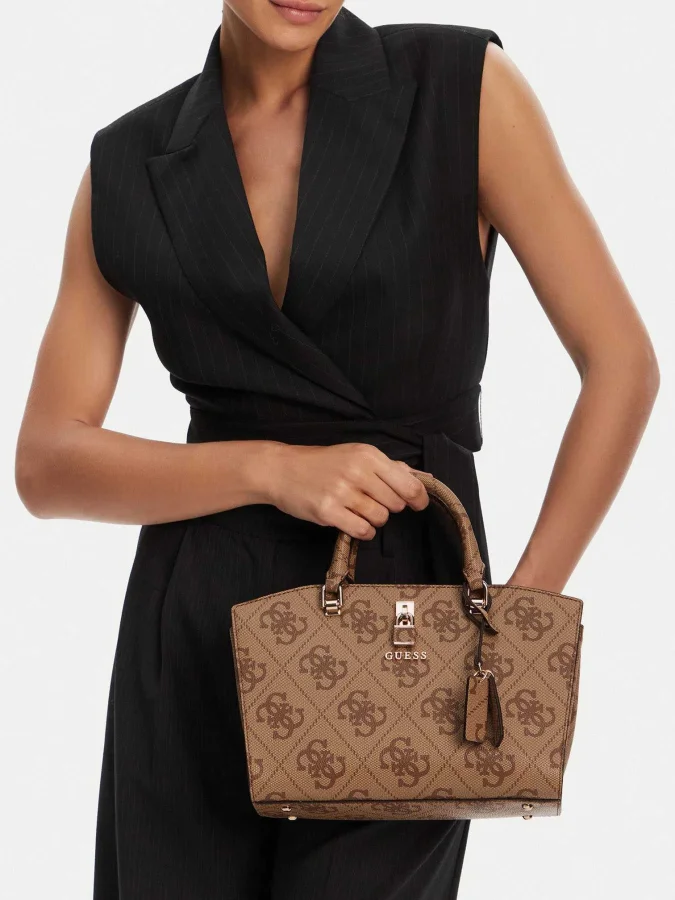 GUESS - QUEENSLAND LUXURY... 2