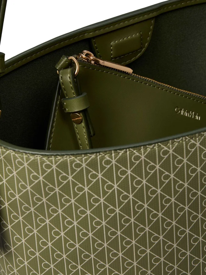 CALVIN KLEIN - EMBLEM AOP... 2