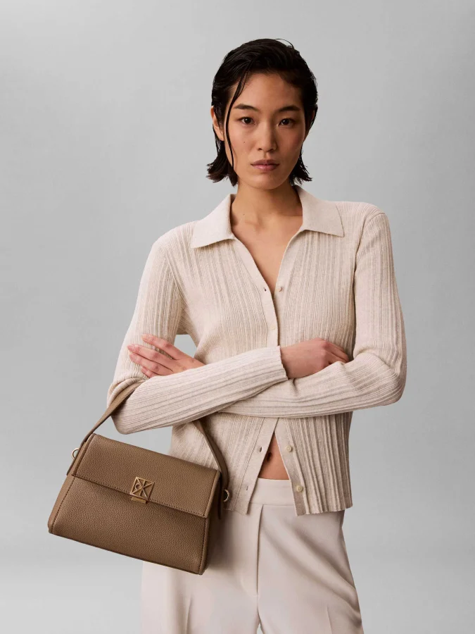 CALVIN KLEIN - EMBLEM HW... 2