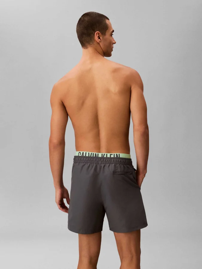 CALVIN KLEIN - MEDIUM... 2