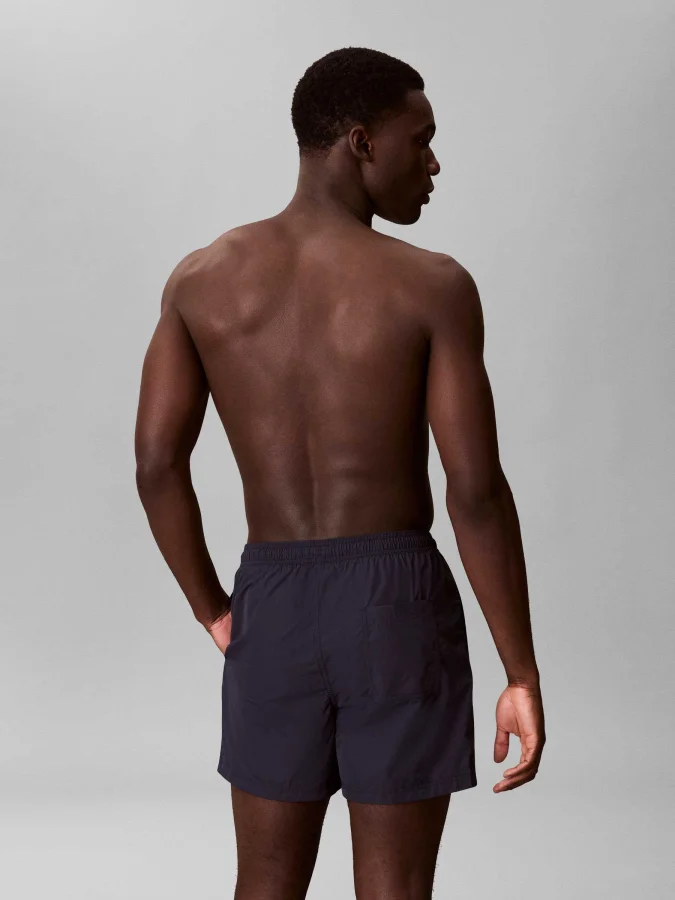 CALVIN KLEIN - MEDIUM... 2