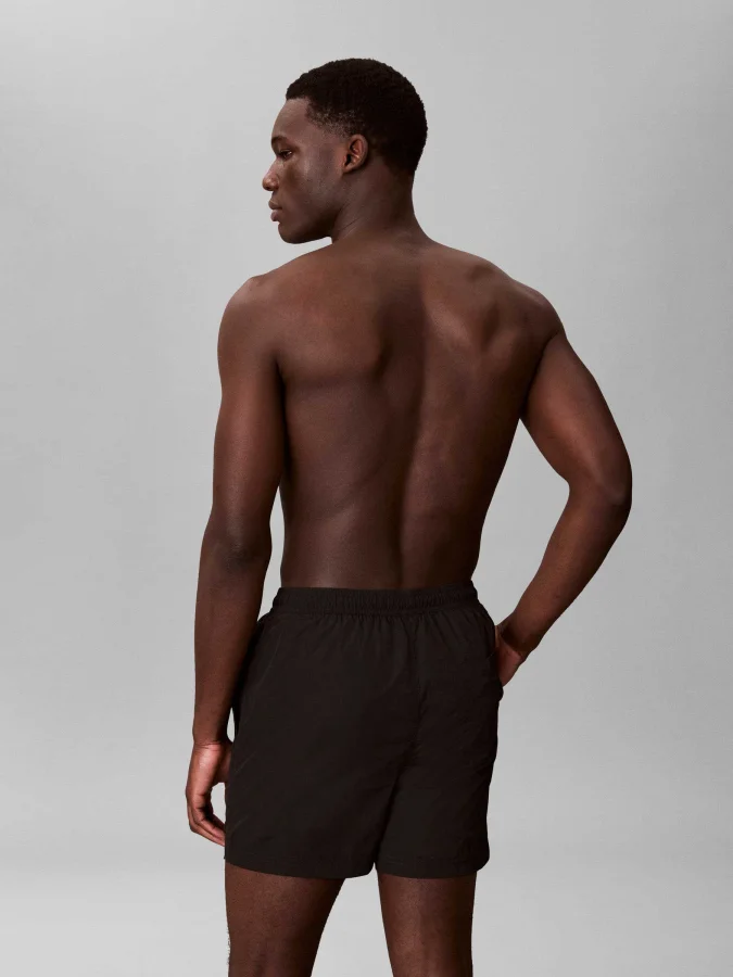 CALVIN KLEIN - MEDIUM... 2