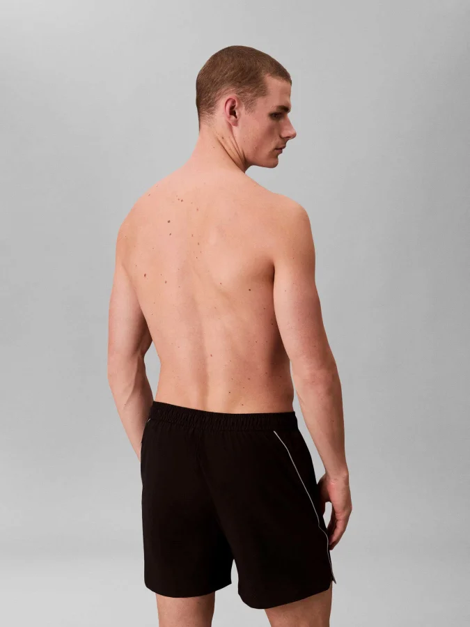 CALVIN KLEIN - MEDIUM... 2