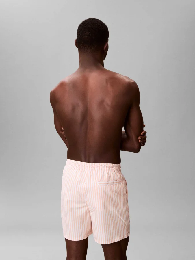 CALVIN KLEIN - MEDIUM... 2