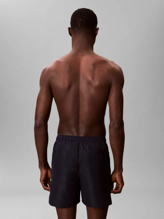 CALVIN KLEIN - MEDIUM... 2