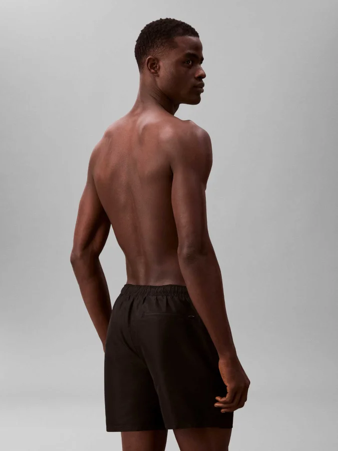 CALVIN KLEIN - MEDIUM... 2