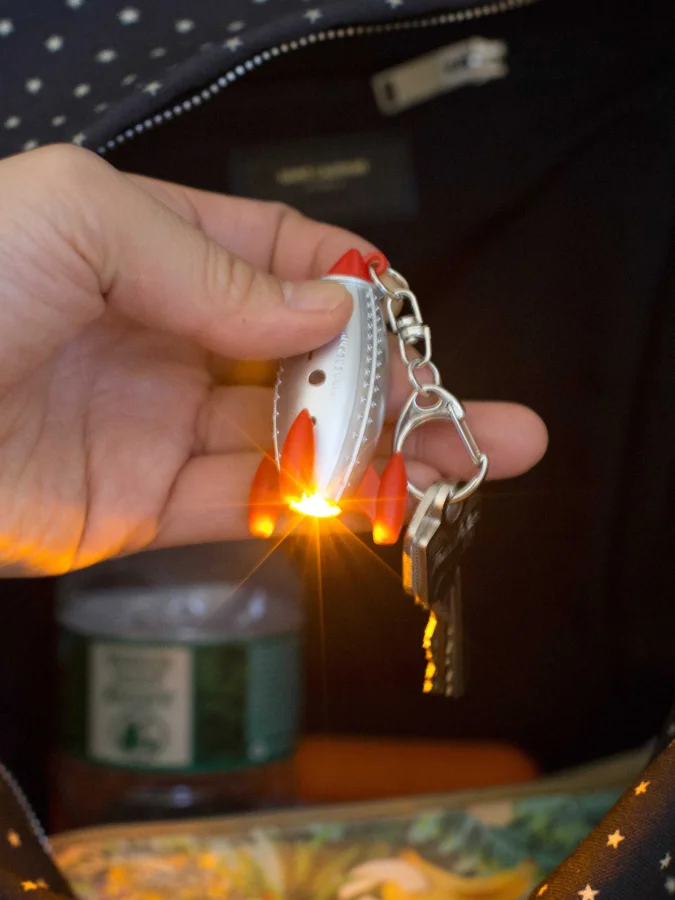 Kikkerland - Rocket Keychain 2