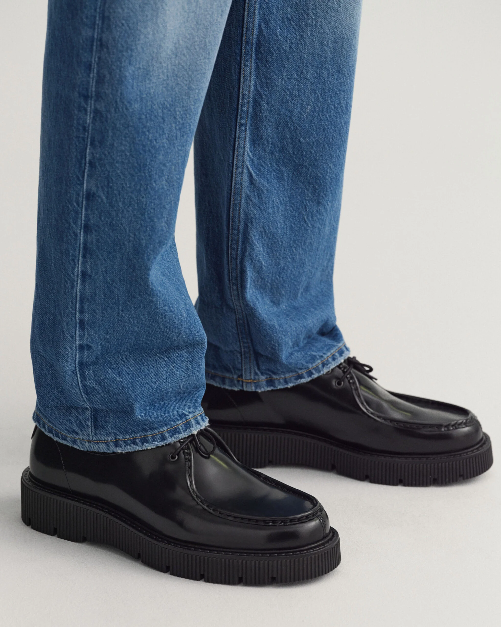 Gant - D1. WORN AND TORN JEANS Gant - D1. WORN AND TORN JEANS