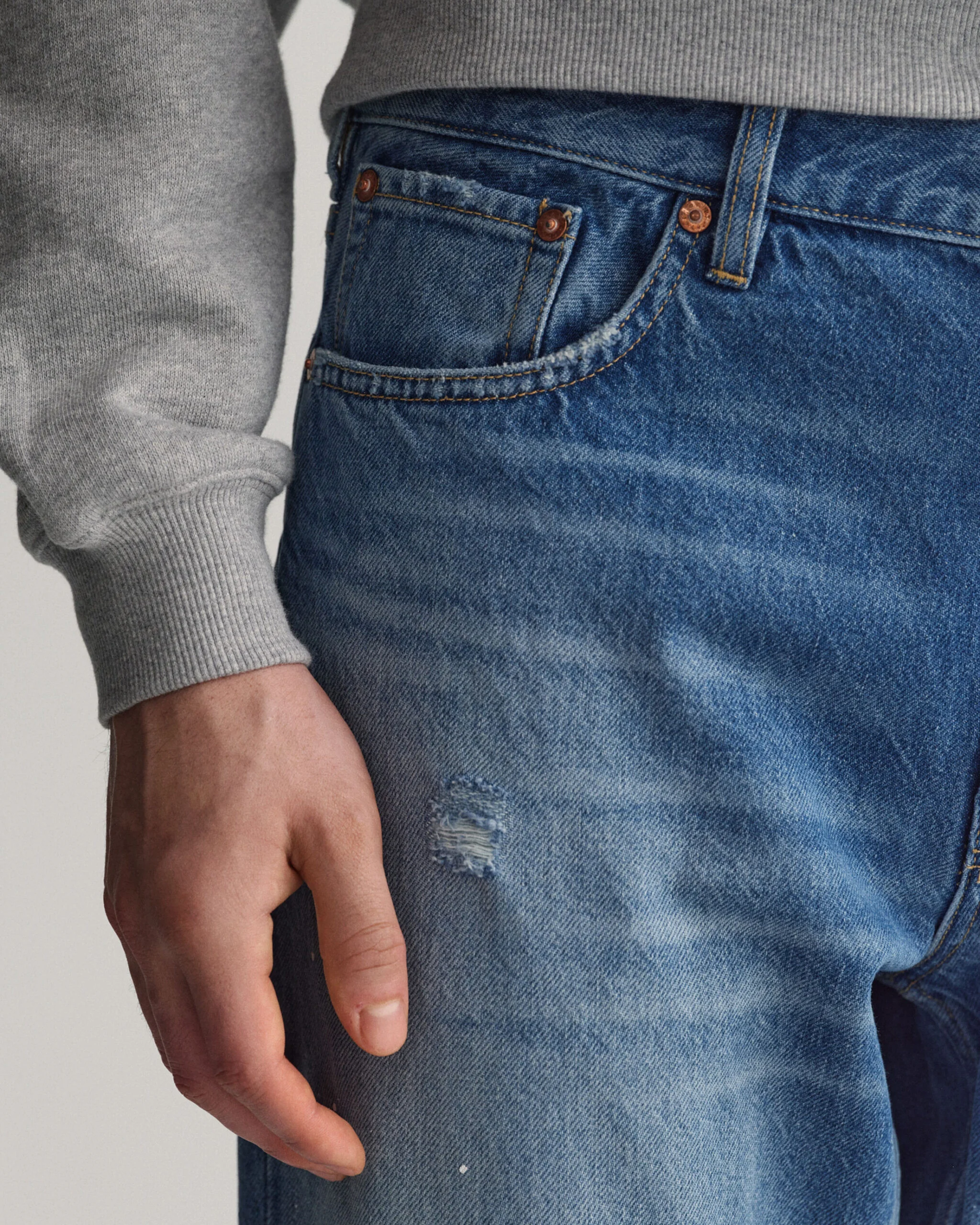 Gant - D1. WORN AND TORN JEANS Gant - D1. WORN AND TORN JEANS