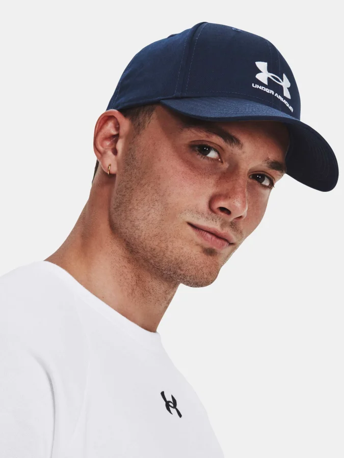Under Armour - M ESSENTIAL...