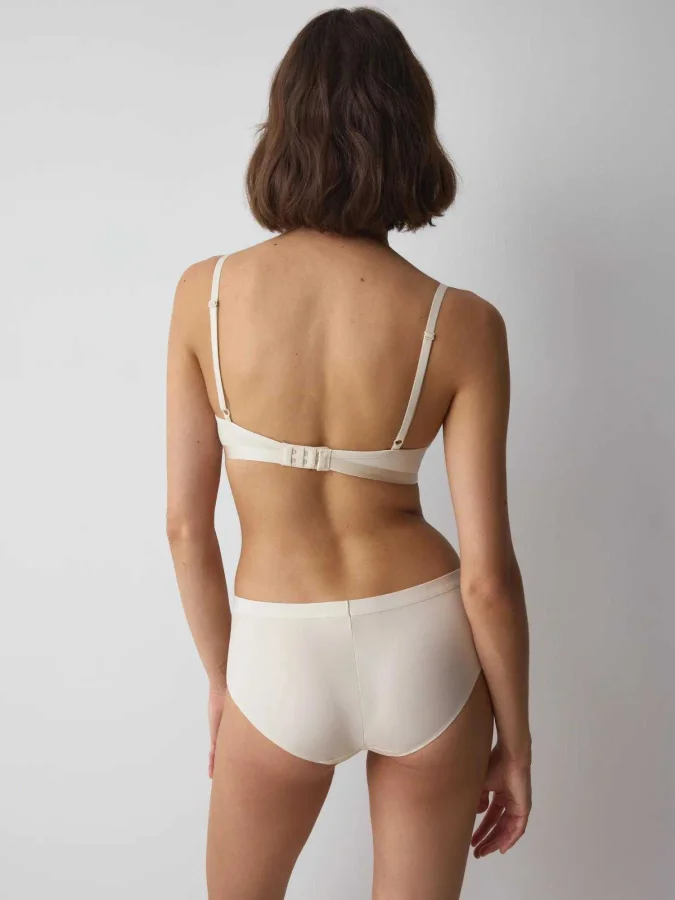 Triumph - Aura Spotlight Maxi 2