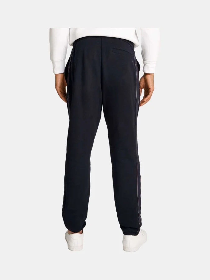 Tommy Hilfiger - GLOBAL... 2