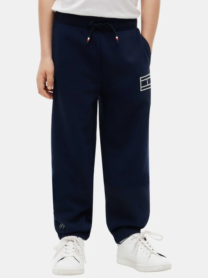 Tommy Hilfiger - OUTLINE... 2