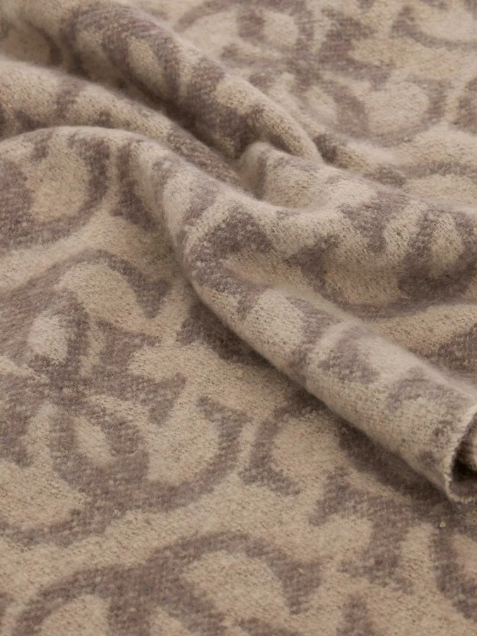 GUESS - JACQUARD SCARF 2