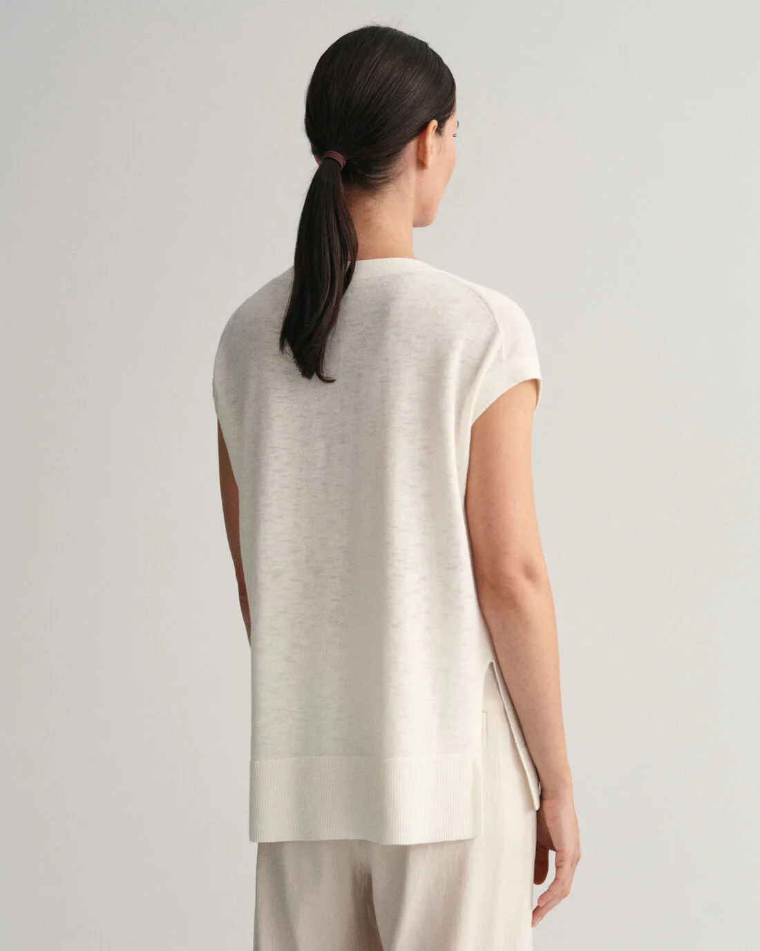 Gant - Linen Blend V-Neck Vest Gant - Linen Blend V-Neck Vest