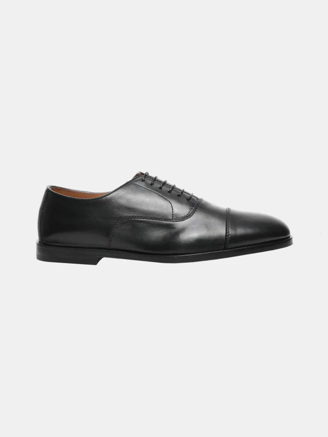 Doucal’s - Black leather...